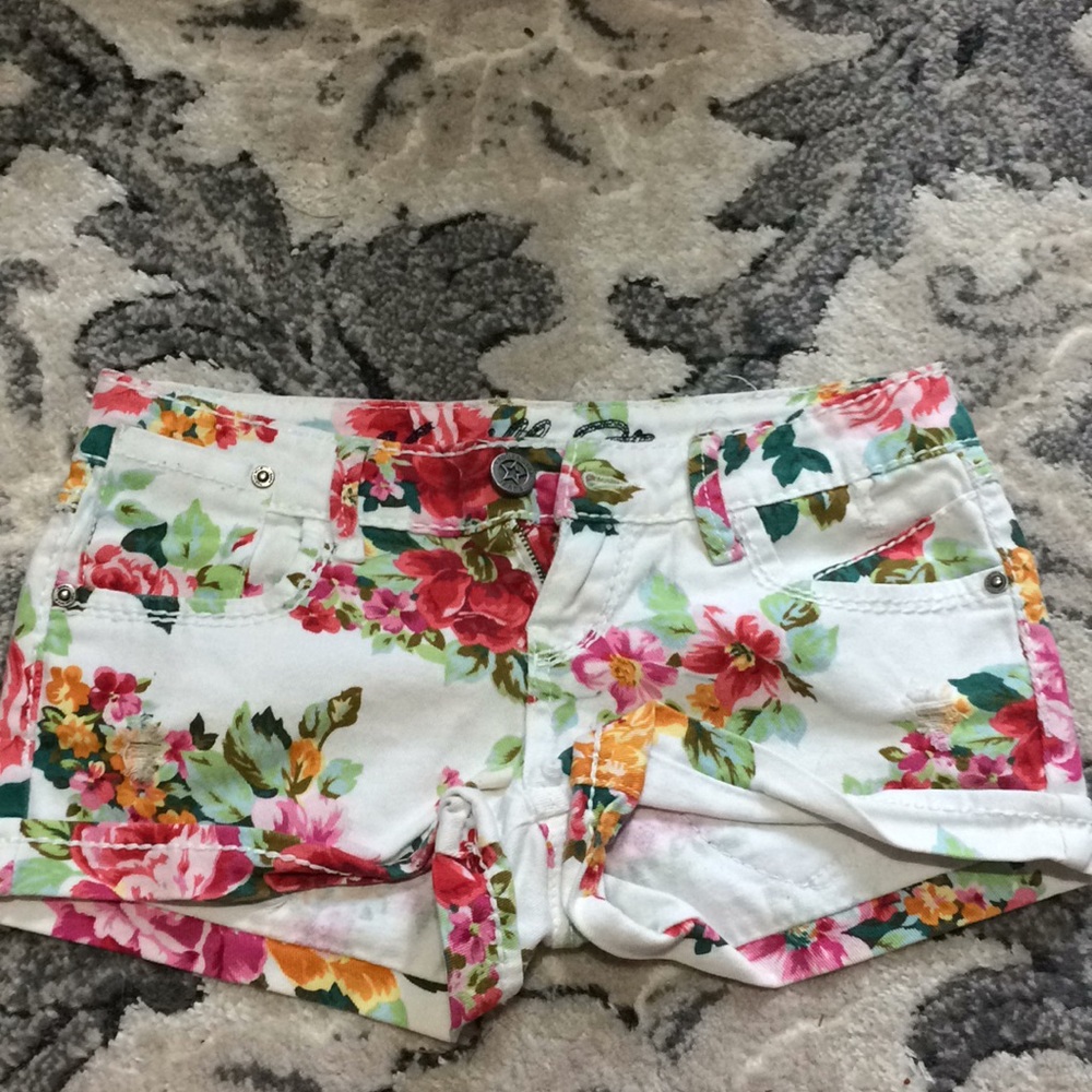 Vanilla Star Floral Shorts